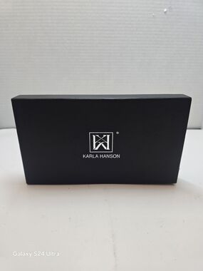 Karla Hanson Brown  Wallet New